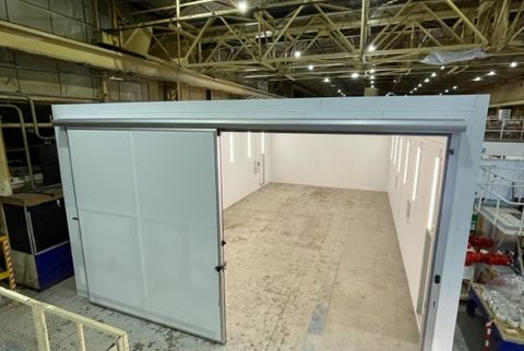 Large walk in close controlled temperature room